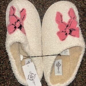 Tote Moto Women's Cream Slippers with Pink Floral Design